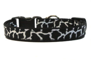 Black & White Giraffe Print Breakaway Cat Collar