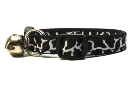 Black & White Giraffe Print Breakaway Cat Collar