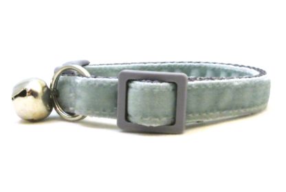 The Posh Velvet Breakaway Cat Collar - Image 3