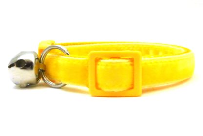 The Posh Velvet Breakaway Cat Collar - Image 3